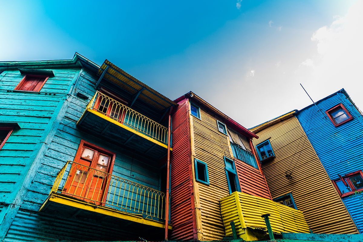 Traditional_colorful_houses_Buenos_Aires_Argentina